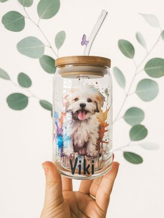 Momentálně jsou venku taková vedra, že nejde nevyužít tyto boží skleničky se jménem a pejskem například na ledovou kávu. 😍...